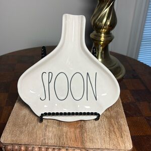 Rae Dunn garlic shaped spoon rest